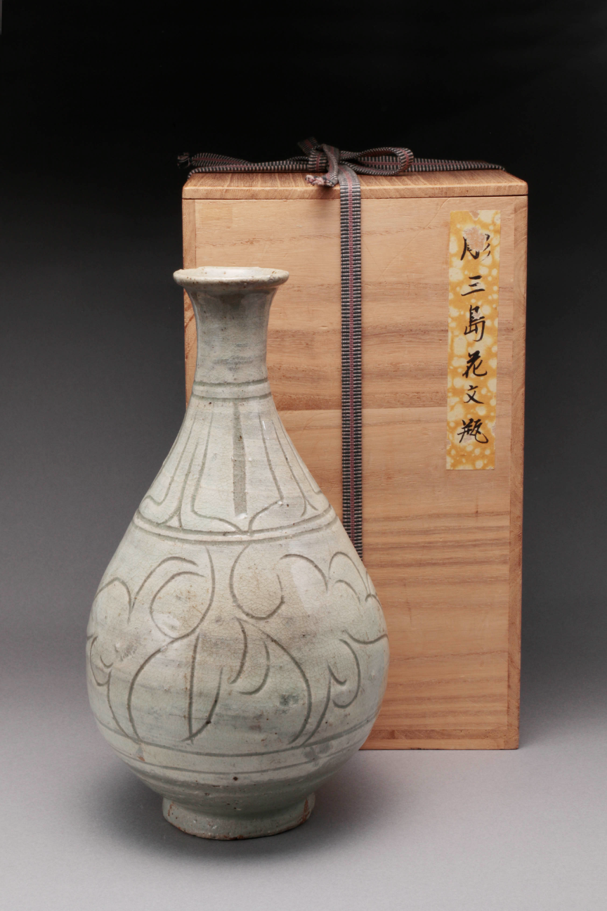 李朝彫三島花紋瓶 | TSUNAGU