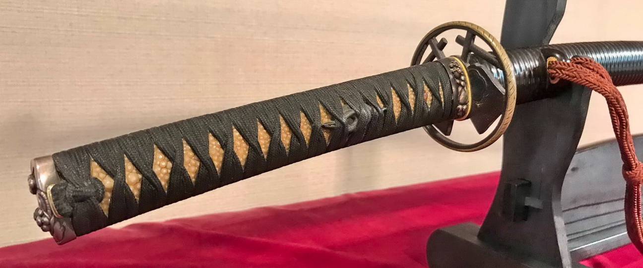 刀 義景 附 黒呂色塗千段刻鞘打刀拵 By 長船義景 無銘 Tsunagu