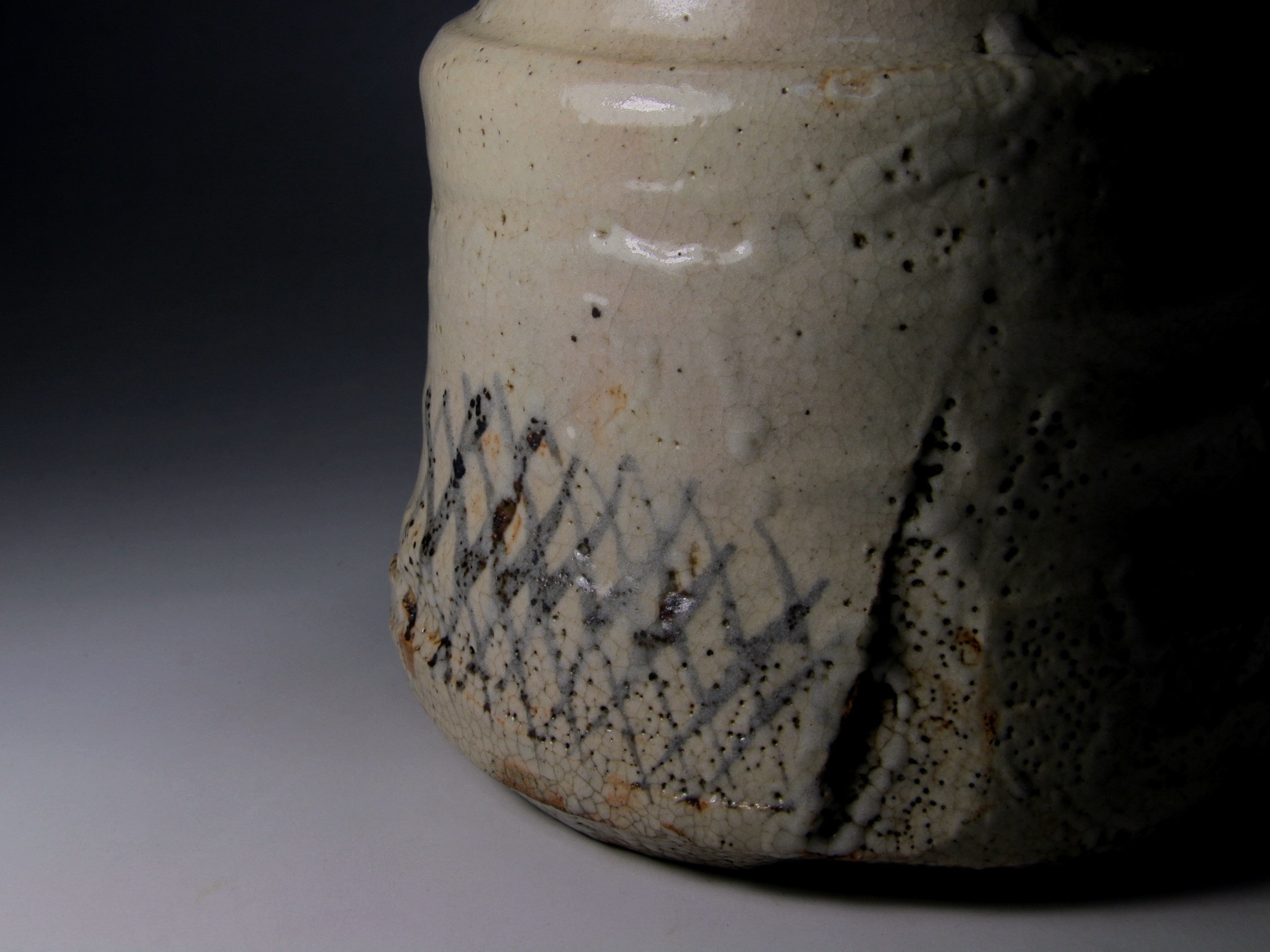 絵志野水指「三ツ山」 | TSUNAGU