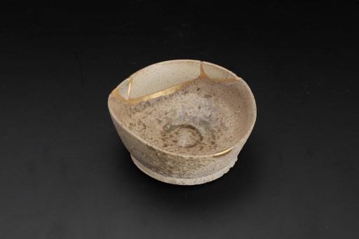 東直人　作　灰釉香炉　第32回伝統工芸陶芸部会展(平成16年度) 東直人 作 灰釉香炉 第32回伝統工芸陶芸部会展(平成16年度)